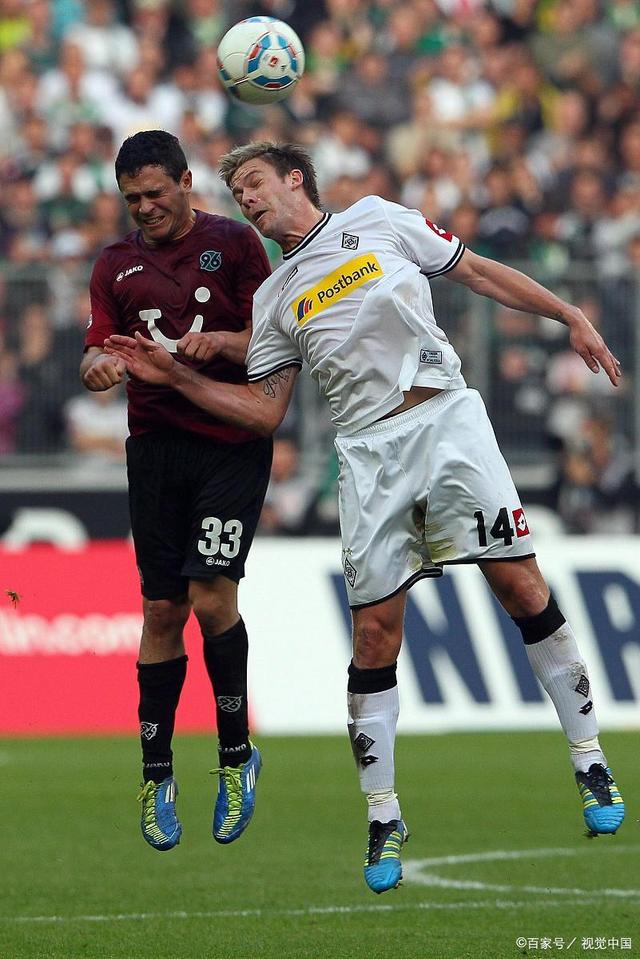 C罗这样拥 C罗这样拥