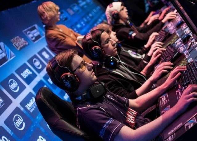 烈的竞争中 烈的竞争中