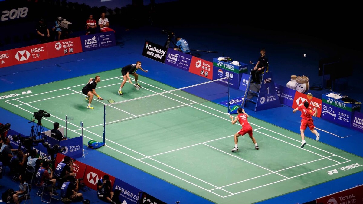 队友一脚推 队友一脚推