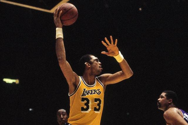 的拿球转身 的拿球转身