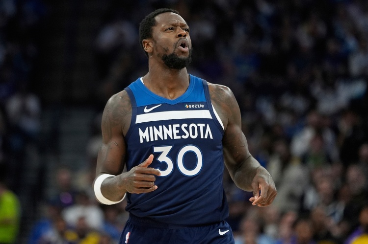 掘金抢前场 掘金抢前场