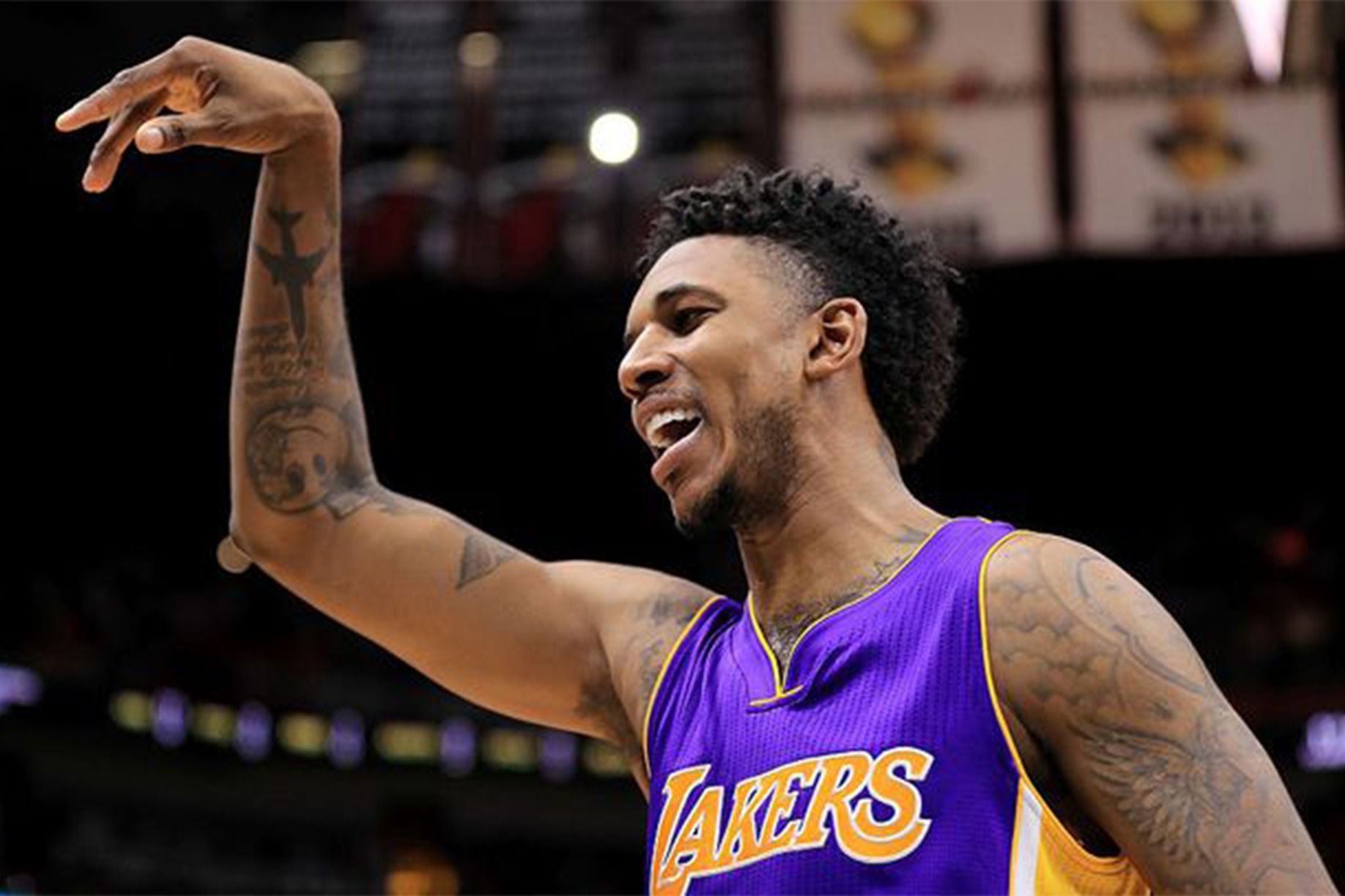 保证篮板与 保证篮板与